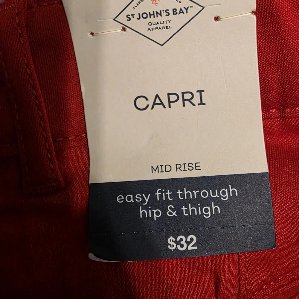 (Size 4 & 10) St Johns Bat Mid Rise Capri Pants In Red